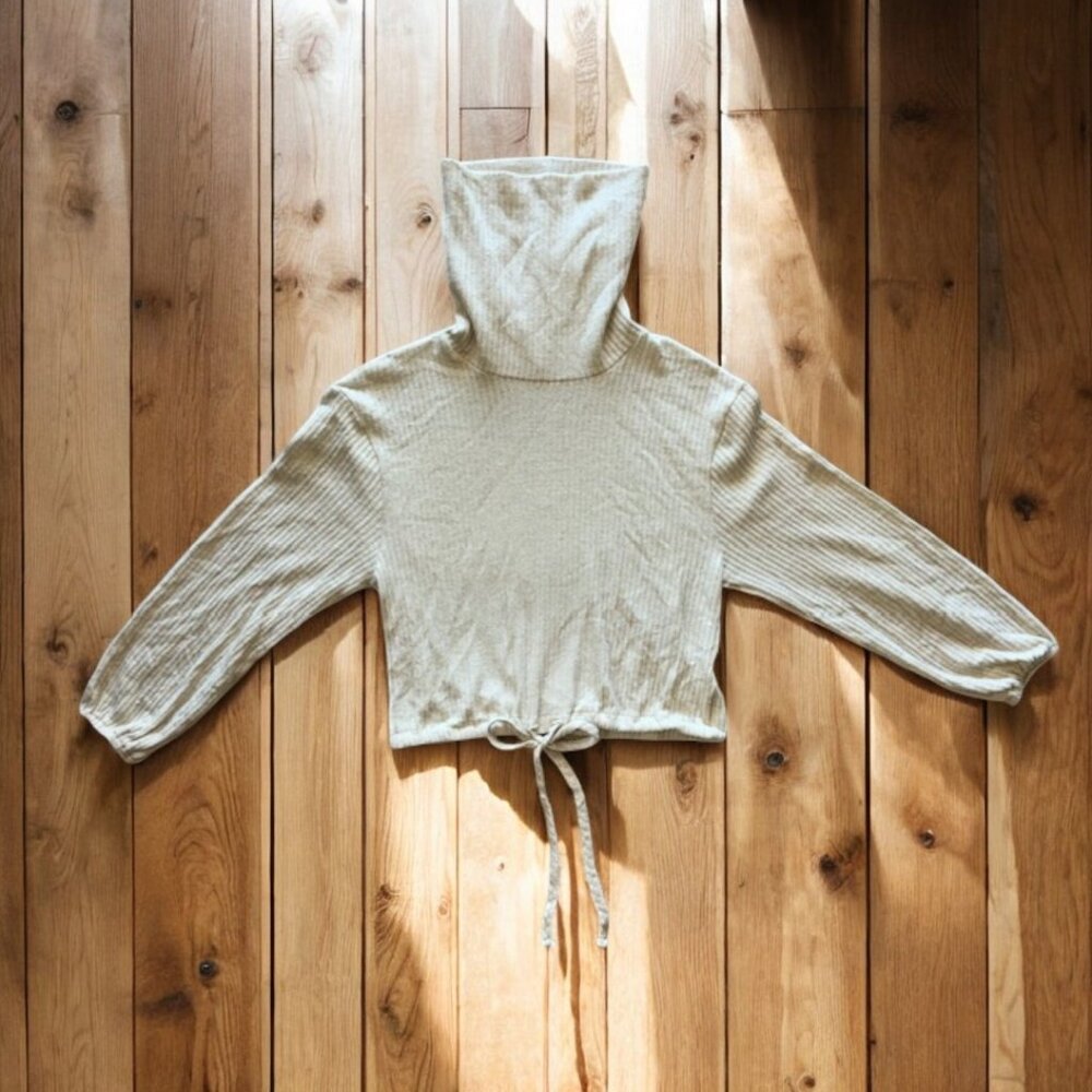 Lilyful Cropped Turtleneck Long sleeve Top NWT Size M - Picture 5 of 8